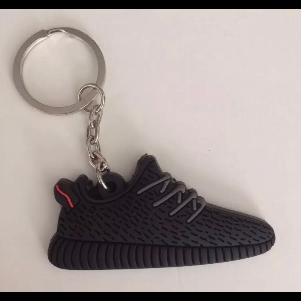 Yeezy Boost 350 Pirate Black Keychain